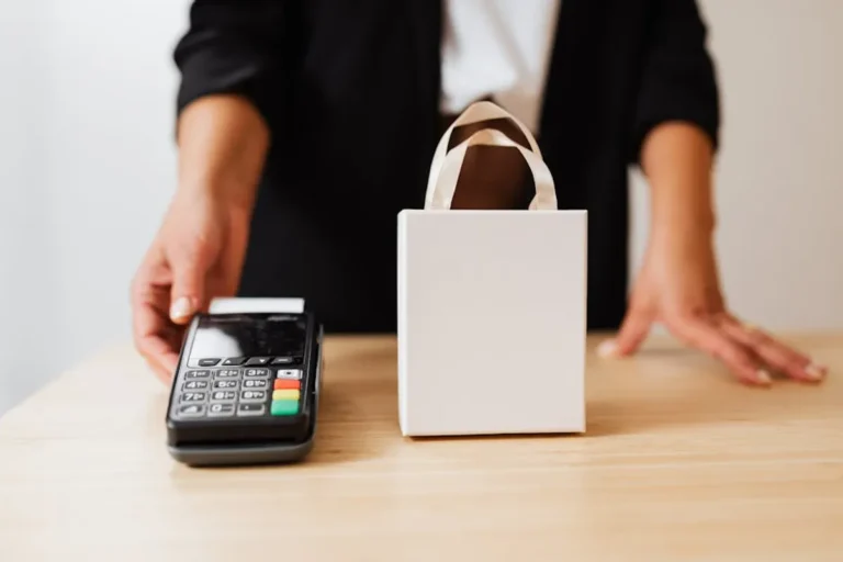 How to Choose Retail Bags for Your Brand