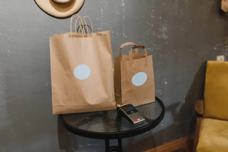 Paper Bags vs Plastic Bags: Environmental Differences Explained