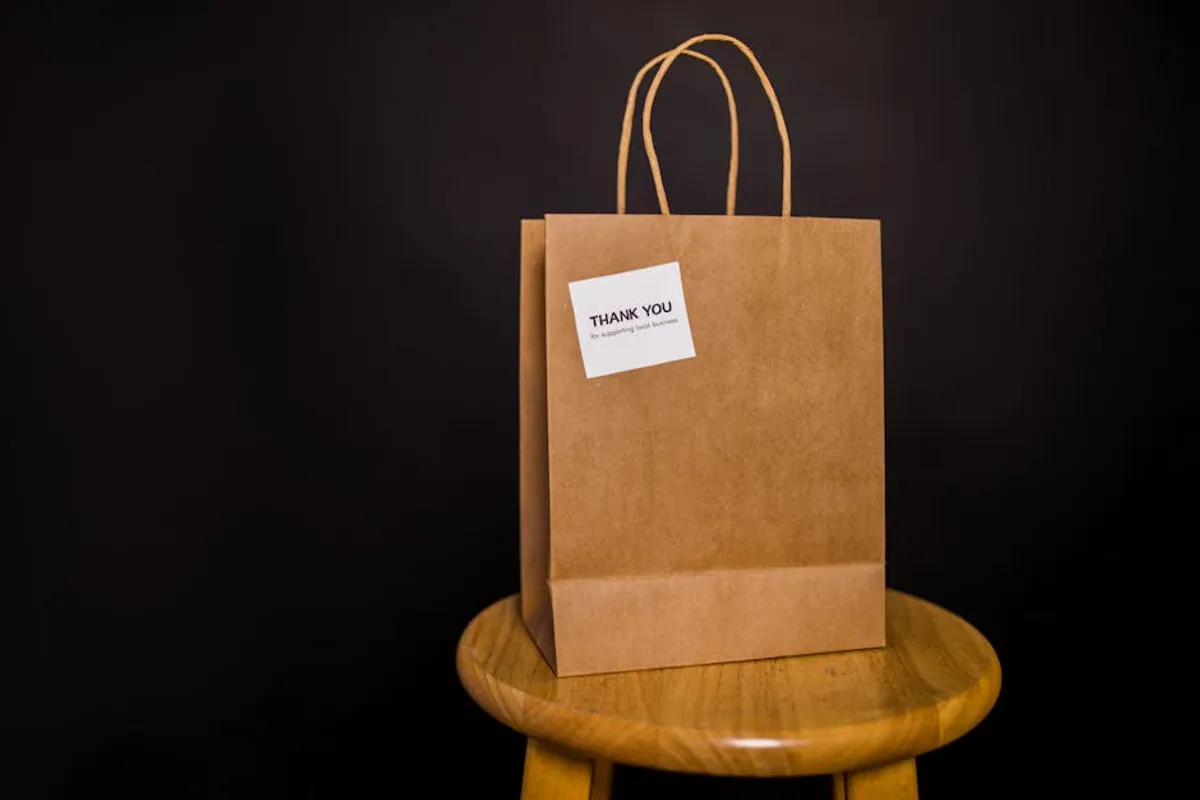 Paper Bags vs Plastic Bags: What Businesses Should Consider